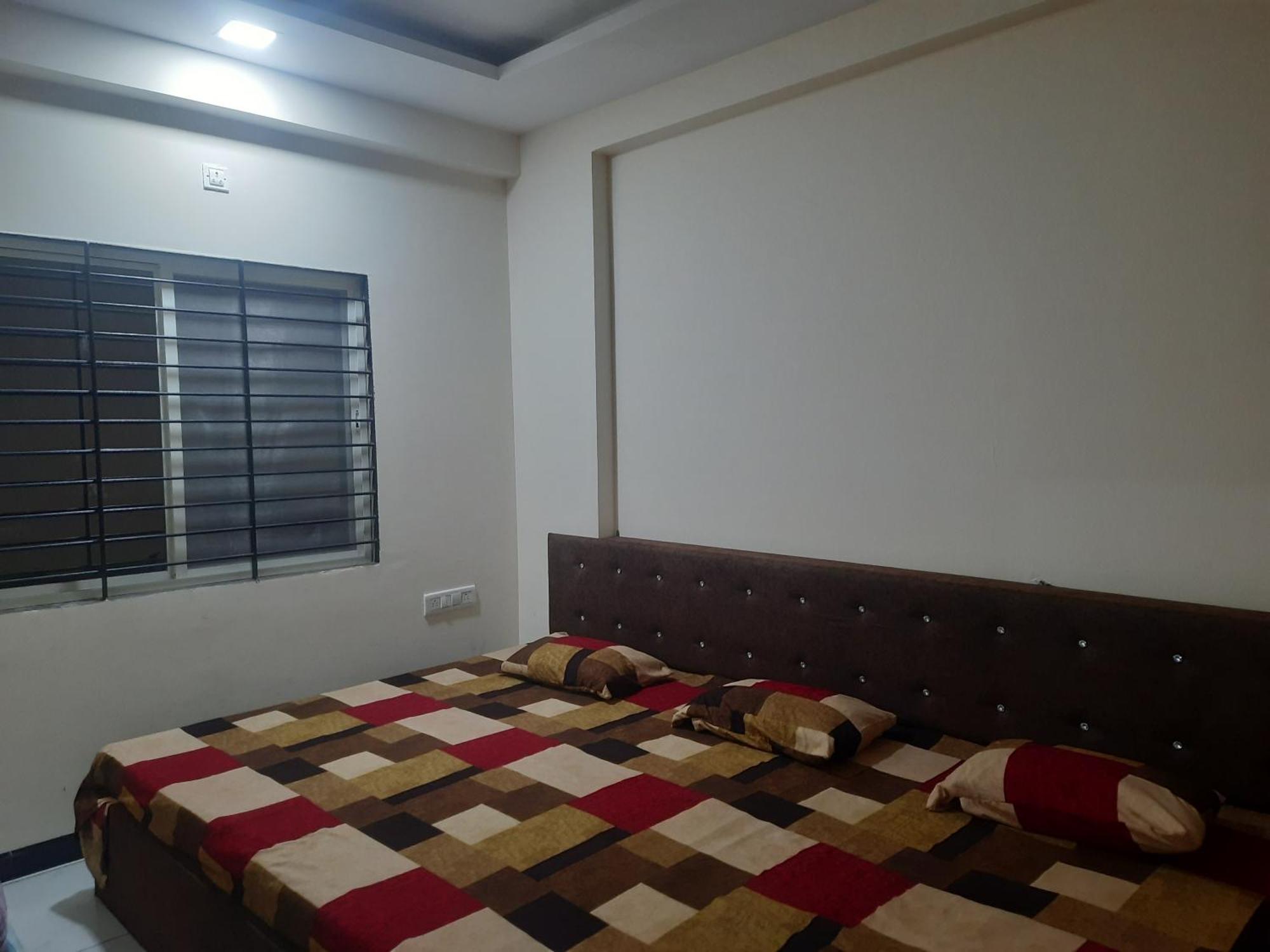 Hanumant Kripa Geust House Only For Family อุจเจน ภายนอก รูปภาพ