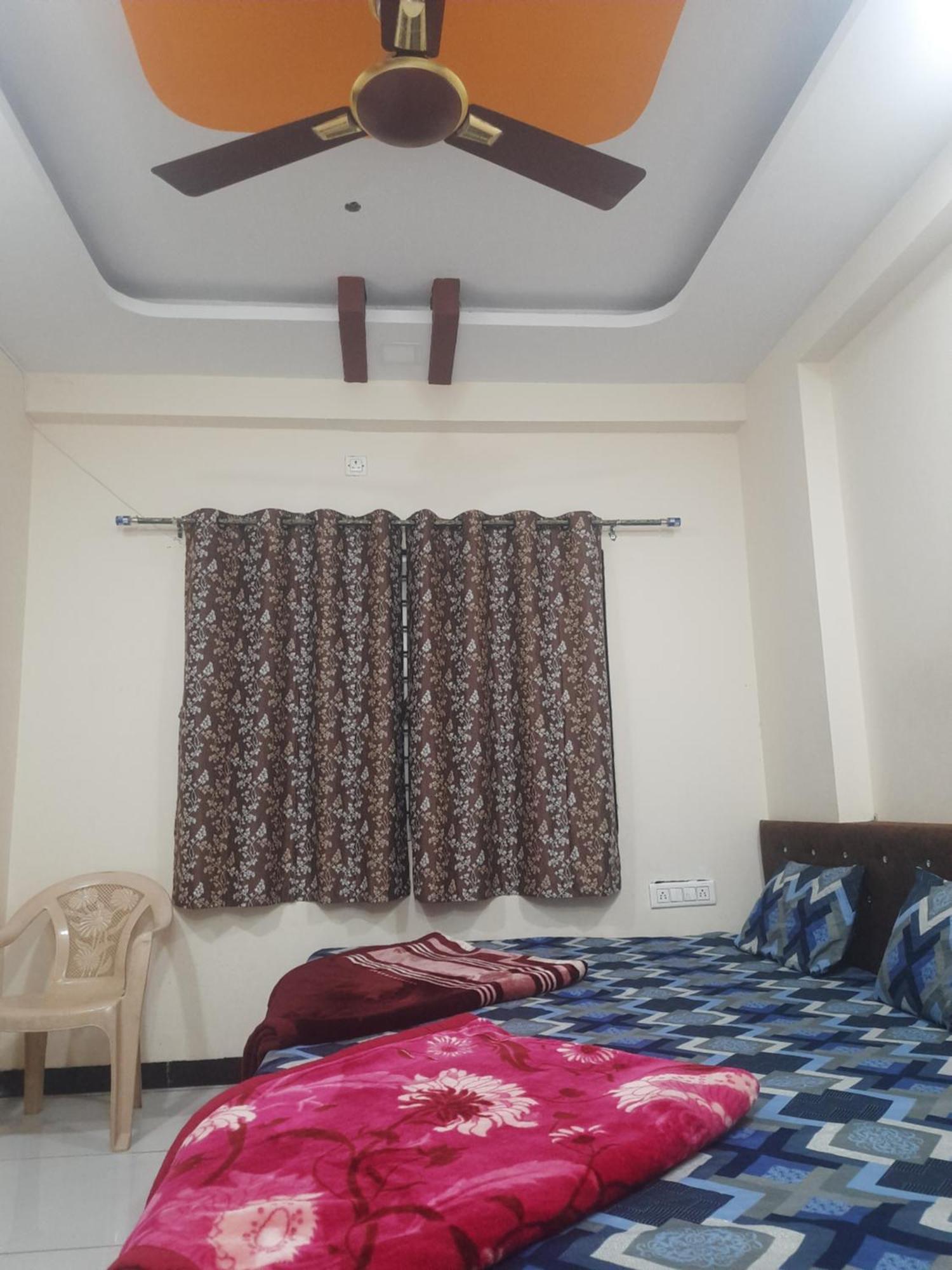 Hanumant Kripa Geust House Only For Family อุจเจน ภายนอก รูปภาพ