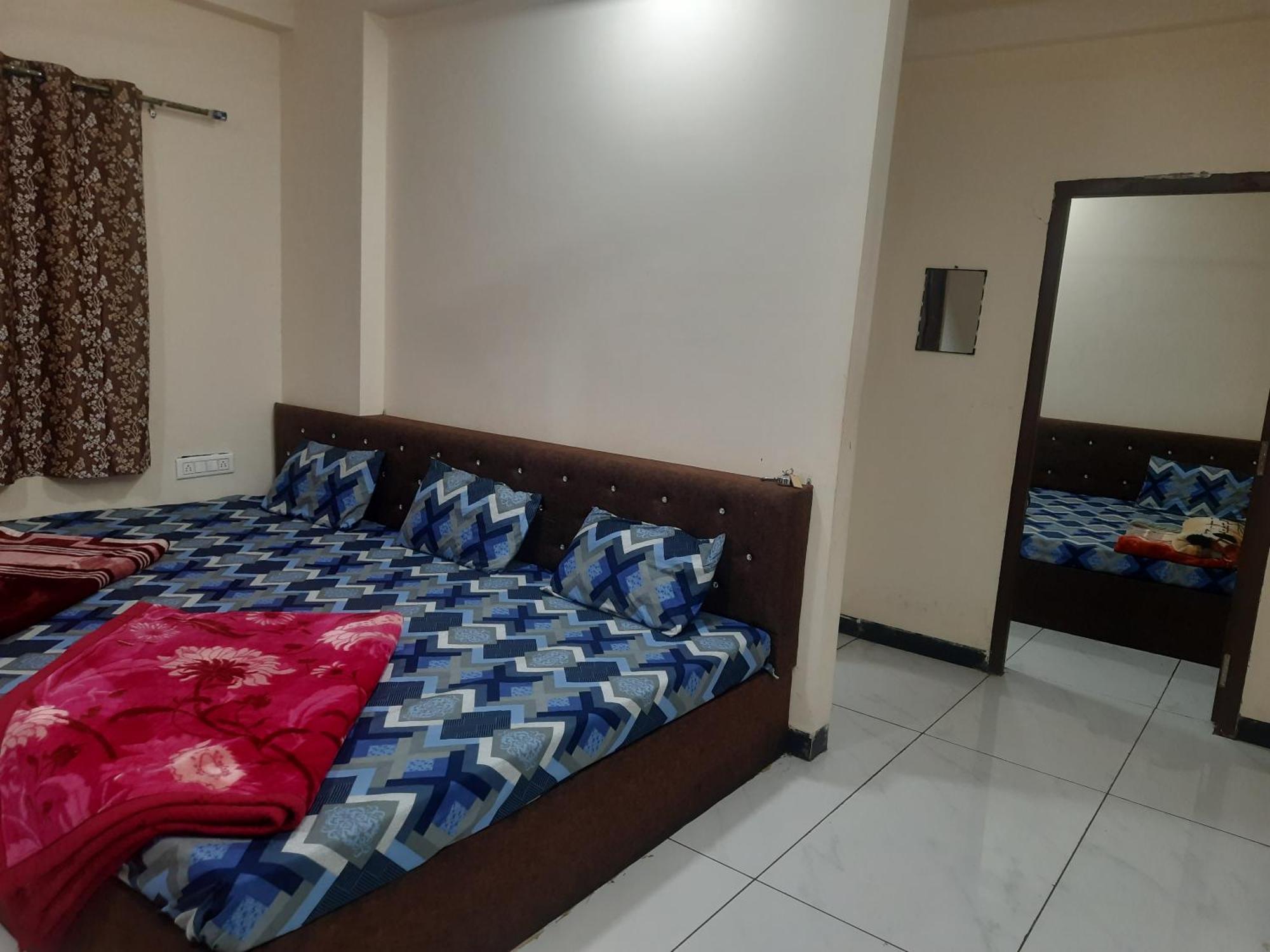 Hanumant Kripa Geust House Only For Family อุจเจน ภายนอก รูปภาพ
